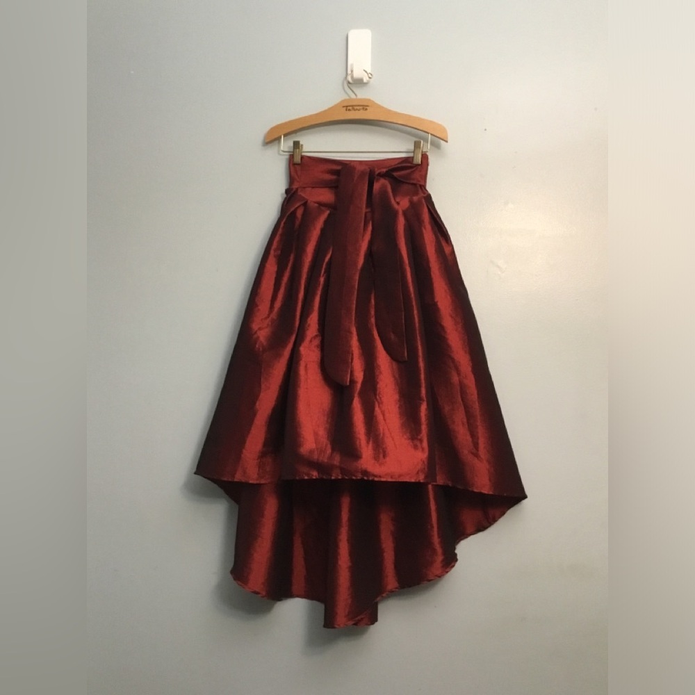 Cemi ceri Elegant High-Low Skirt in Deep Red